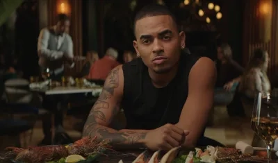 Una escena de la película 'Odisea' donde aparece el músico puertorriqueño Ozuna.