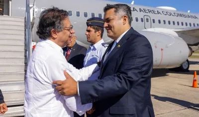 El Presidente Gustavo Petro en su llegada a Uruguay.