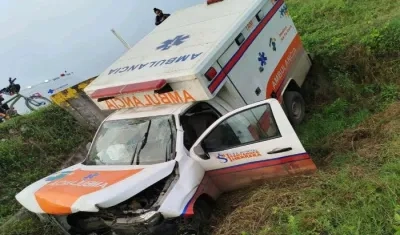 Así quedó la ambulancia tras el accidente. 