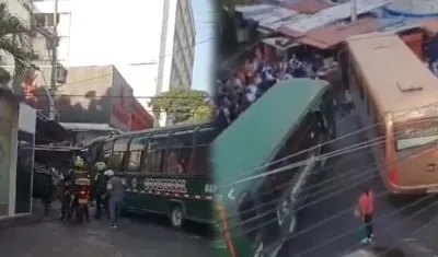 Aspecto del accidente ocurrido este jueves en el centro de Barranquilla. 