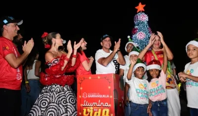 El Alcalde Alex Char encendió el alumbrado.