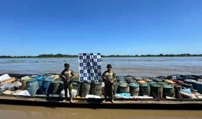 Armada con el material incautado. 