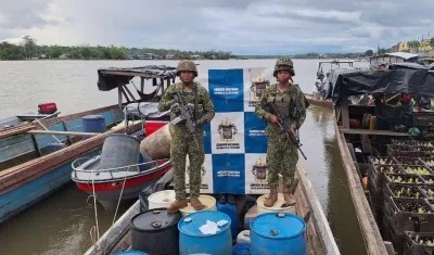 La Armada con el material incautado.