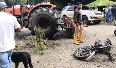 Así quedó la motocicleta tras el atentado terrorista. 
