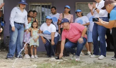 Alcalde de Baranoa, Edinson Palma, entregando la obra.