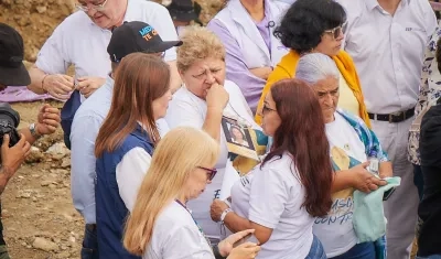 Familiares de personas desaparecidas en el sector de La Escombrera, en Medellín. 