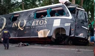 Así quedó el bus después del accidente.