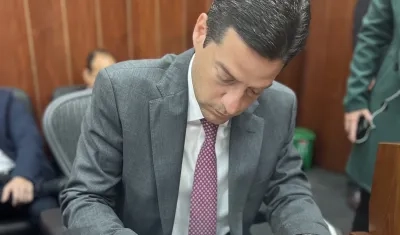 El senador Mauricio Gómez Amín.