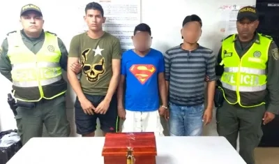 Elimelec Junior Acuña Nieto (camiseta verde) cuando fue capturado en 2018.