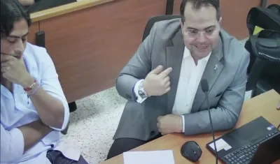 Nicolás Petro y el abogado Alejandro Carranza.