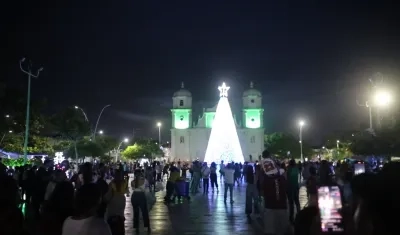 Alumbrado navideño en la Plaza de Soledad. 
