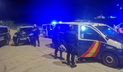 Policía de España investiga el crimen. 