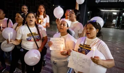 Familiares de "presos políticos" durante vigilia.