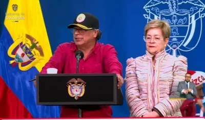 Presidente anunciando el salario mínimo para 2025