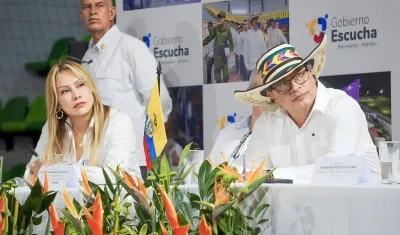 Sandra Ortiz y el Presidente Gustavo Petro.