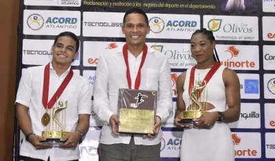 El ciclista Francisco Jaramillo, el futbolista Carlos Bacca y la boxeadora Angie Valdés, ganadores en 2023. 