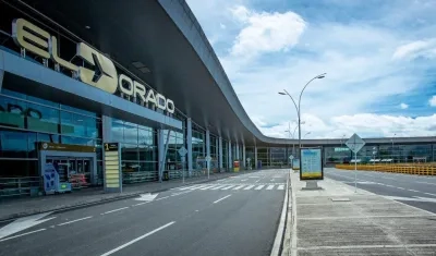 Fachada del aeropuerto El Dorado de Bogotá.
