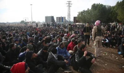 Celebración de los sirios por el derrocamiento a Bachar al Asad.