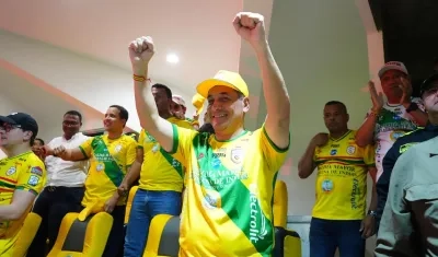 El alcalde Dumek Turbay en uno de los partidos del Real Cartagena. 