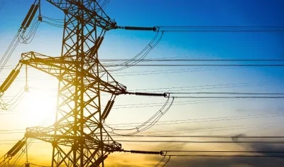 Gobierno fijó tope tarifario de los precios de electricidad que se negocian en bolsa.