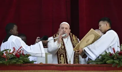 El Papa Francisco preside la Misa del Gallo en la Basílica de San Pedro.