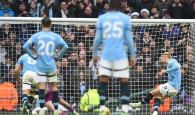 La pena máxima ejecutada por Haaland y atajada por Pickford. 