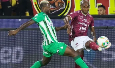 Dairon Asprilla y Junior Hernández durante el partido de ida jugado en Ibagué.