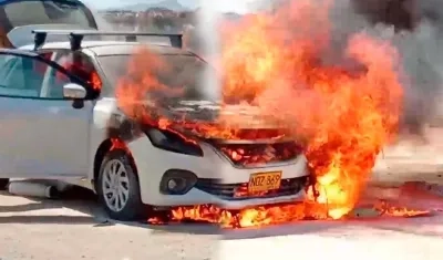 Vehículo que se incendió. 