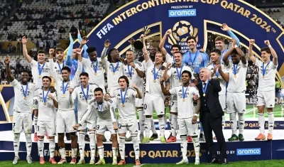 Jugadores del Real Madrid celebran su cuarto título en la Copa Intercontinental. 