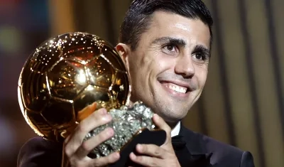 Rodri Hernández, ganador del Balón de Oro, e integrante del once mundial de la FIFPro.