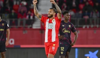 Luis Suárez celebrando uno de sus goles en el partido.