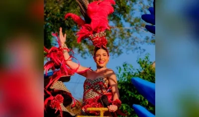 Alexsandra Estarita durante el recorrido.