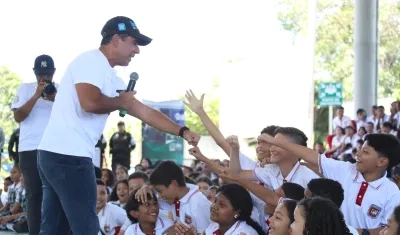 Alcalde Char en el inicio de clases en la IED Evardo Turizo.