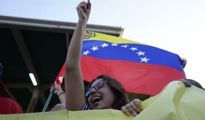 Asistentes en la Plaza de la Paz piden a Edmundo González, Presidente de Venezuela.