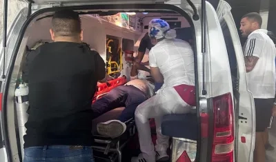 Momento en que el arquero suplente de Millonarios era atendido. 