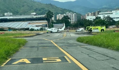 Avioneta en la pista de la Olaya Herrera.