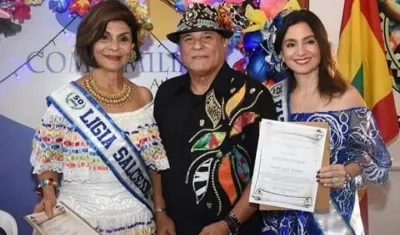 Alberto Martínez Pacheco y las reinas Ligia Salcedo y Kathia Nule.