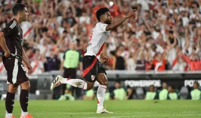 Miguel Borja celebrando su gol a México.