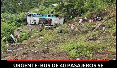 Bus de transporte especial accidentado
