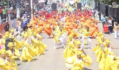 Grupo folclórico de la EDA en el Carnaval. 