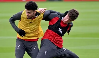 Luis Díaz y Lewis Koumas en un entrenamiento del Liverpool la temporada pasada.