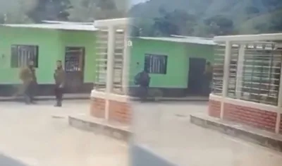ELN ingresando a una casa en Catatumbo.