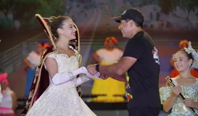 Momento de la entrega de las llaves de la ciudad a la Reina Tatiana.