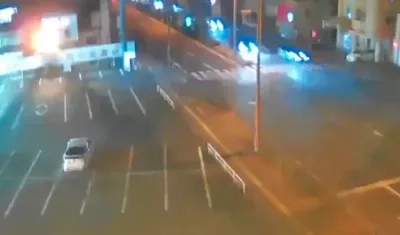 Cámara de seguridad grabó el momento.