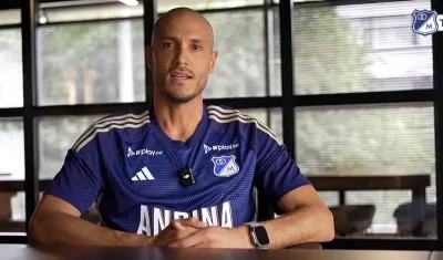 David González con la camiseta de Millonarios puesta.