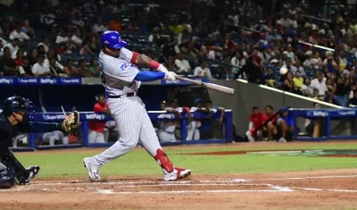 Ronaldo Hernández fue el mejor bateador de Caimanes con dos hits en tres turnos.