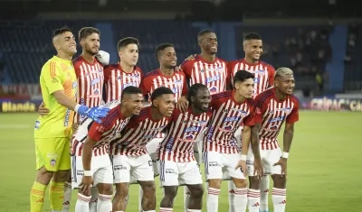 Alineación titular de Junior en el amistoso contra Universitario de Perú.