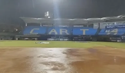 Lluvia en el estadio 11 de Noviembre 'Abel Leal'.