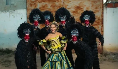 La reina Tatiana estrena su videoclip ‘Pa’ Pasarla Bacano’