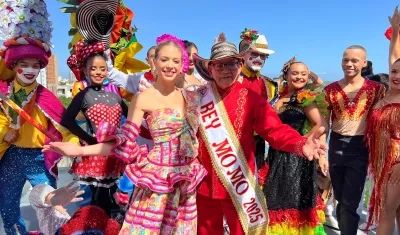 Reina del Carnaval Tatiana Angulo Fernández De Castro y Rey Momo Gabriel Marriaga. 